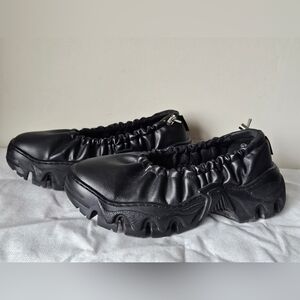 Women’s Black Elastic-Top Chunky Sole Slip-On Shoes